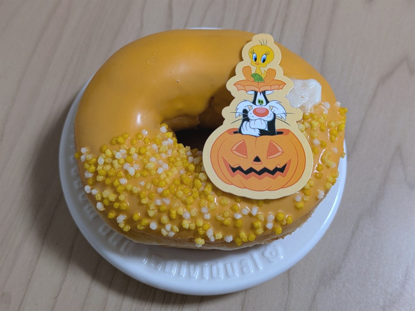 クリスピー・クリーム・ドーナツのハロウィン限定、トゥイーティー＆シルベスター パンプキン